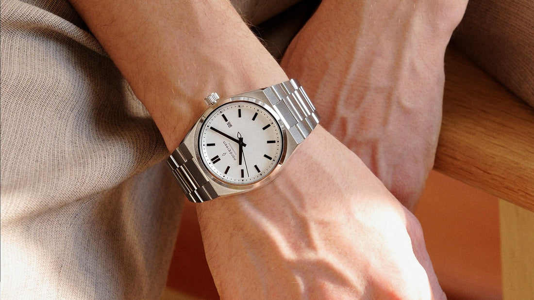 What hand do men’s watches go on?