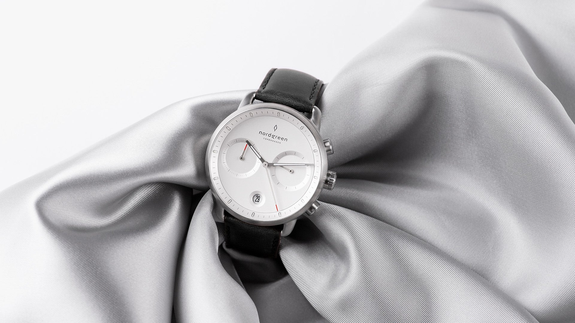 What is a mechanical watch? A simple guide to winding watches