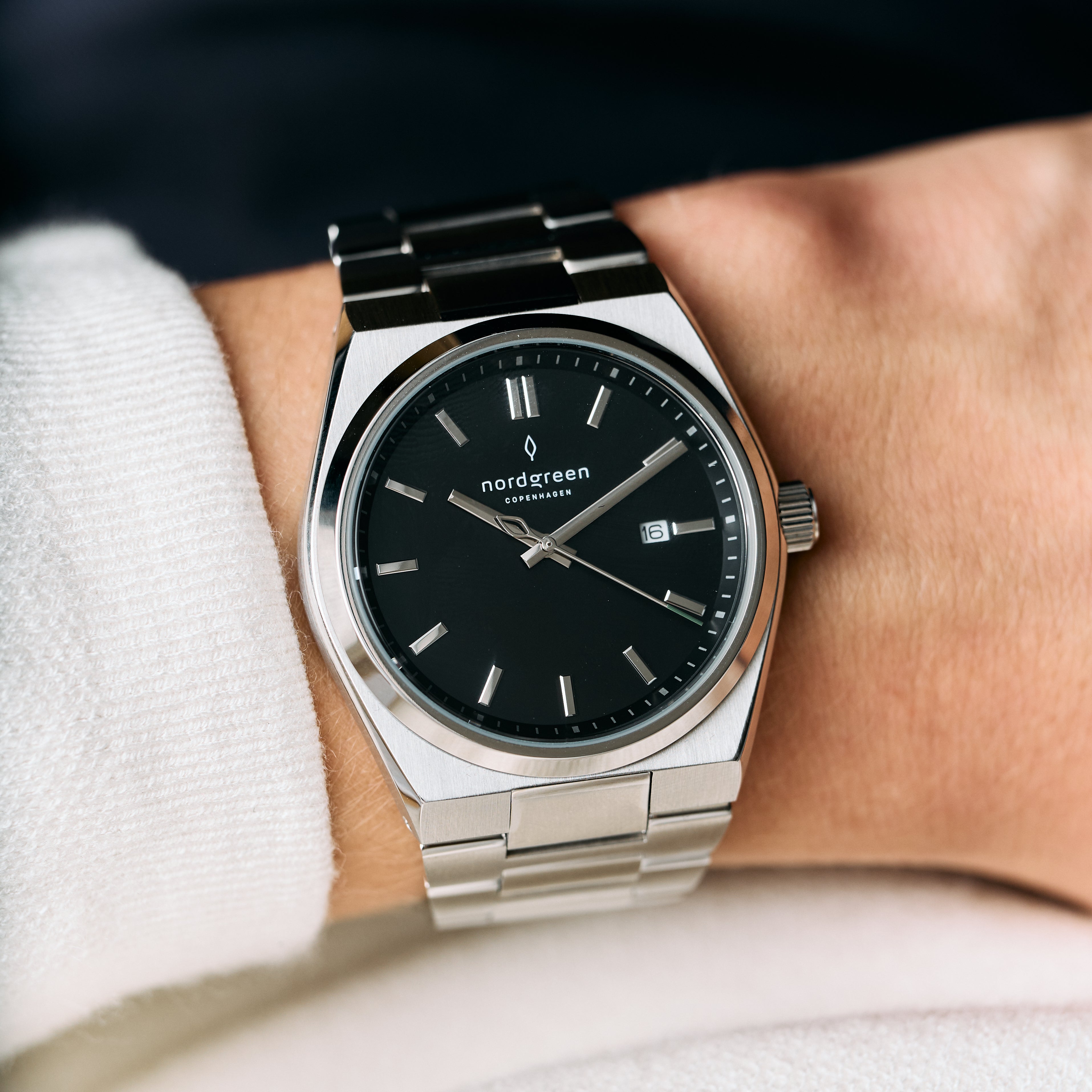Nordgreen Succession | 41mm Black Dial Silver Link
