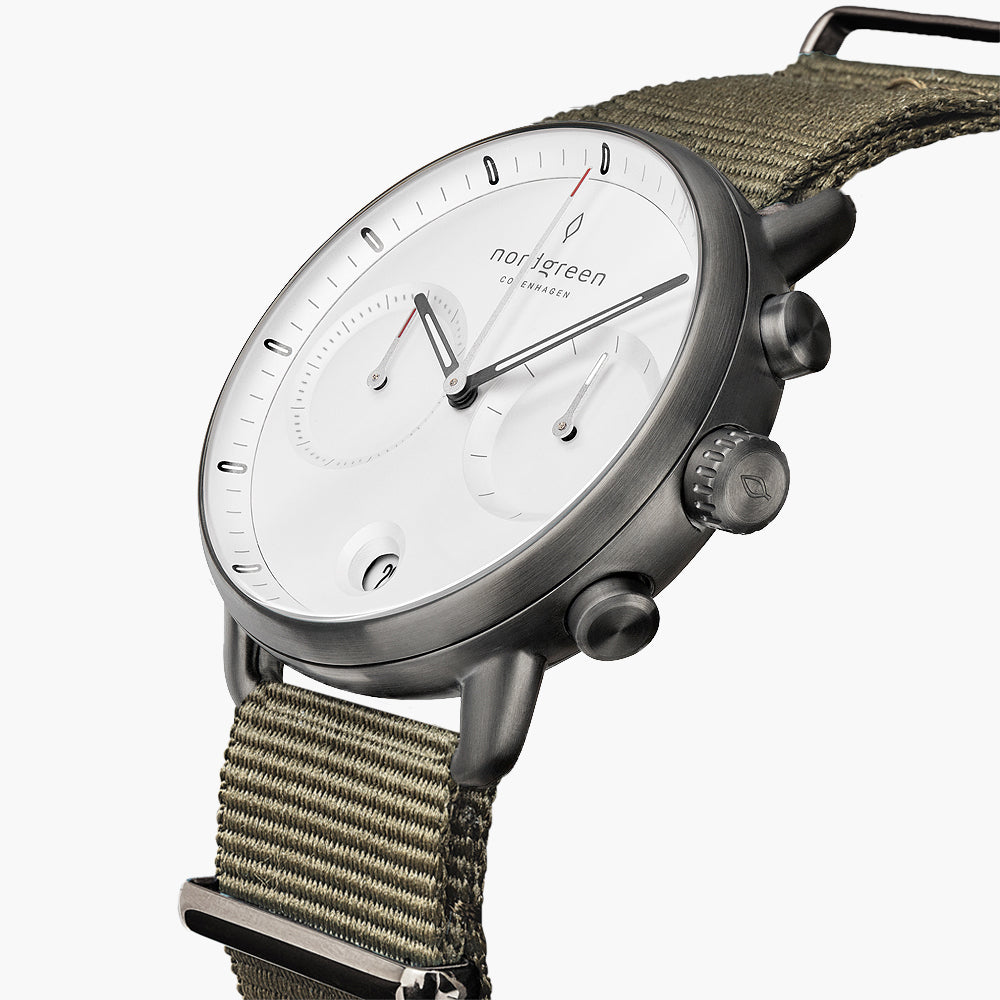 Nordgreen Pioneer Chronograph | 42mm 機能 & 10 ATM